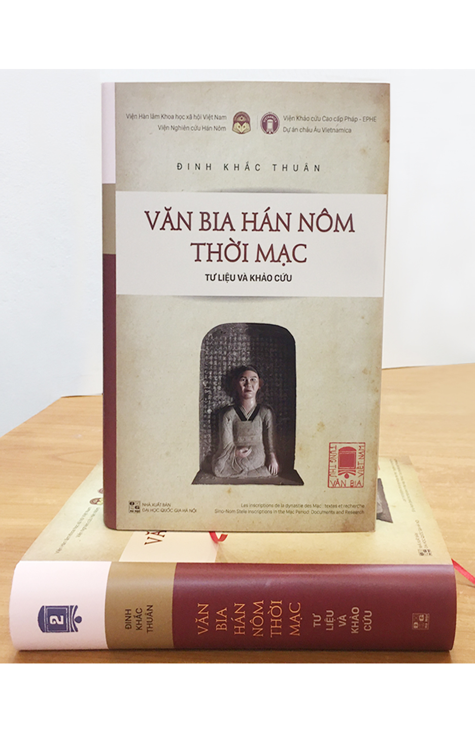 Văn Bia Hán Nôm Thời Mạc - Tư Liệu Và Khảo Cứu.